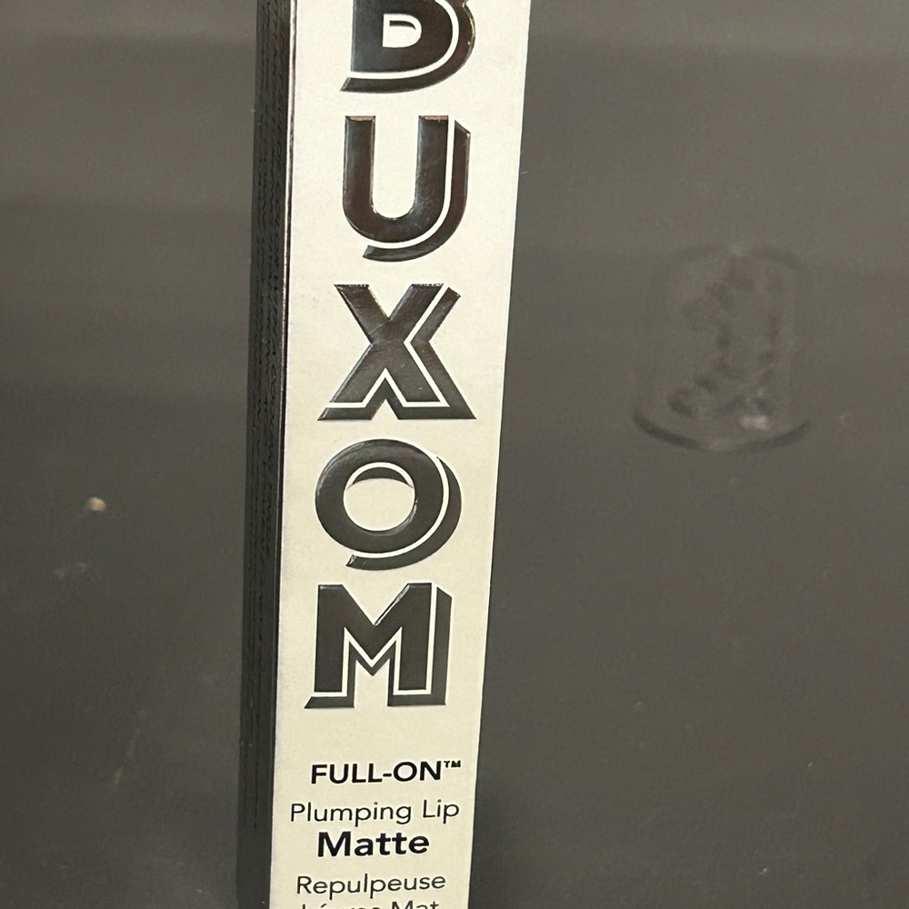 Buxom Plumping Lip Matte in Black and White